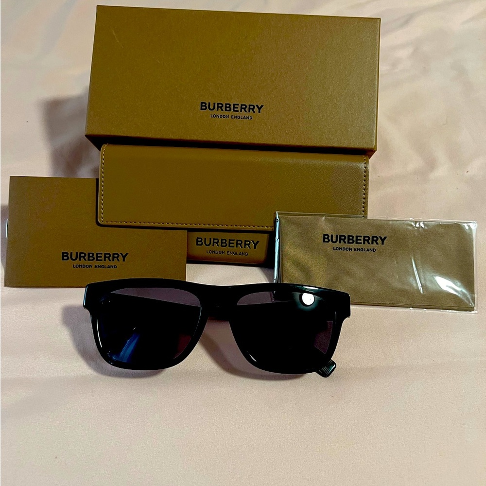 Men’s Burberry sunglasses. 100% authentic NWT